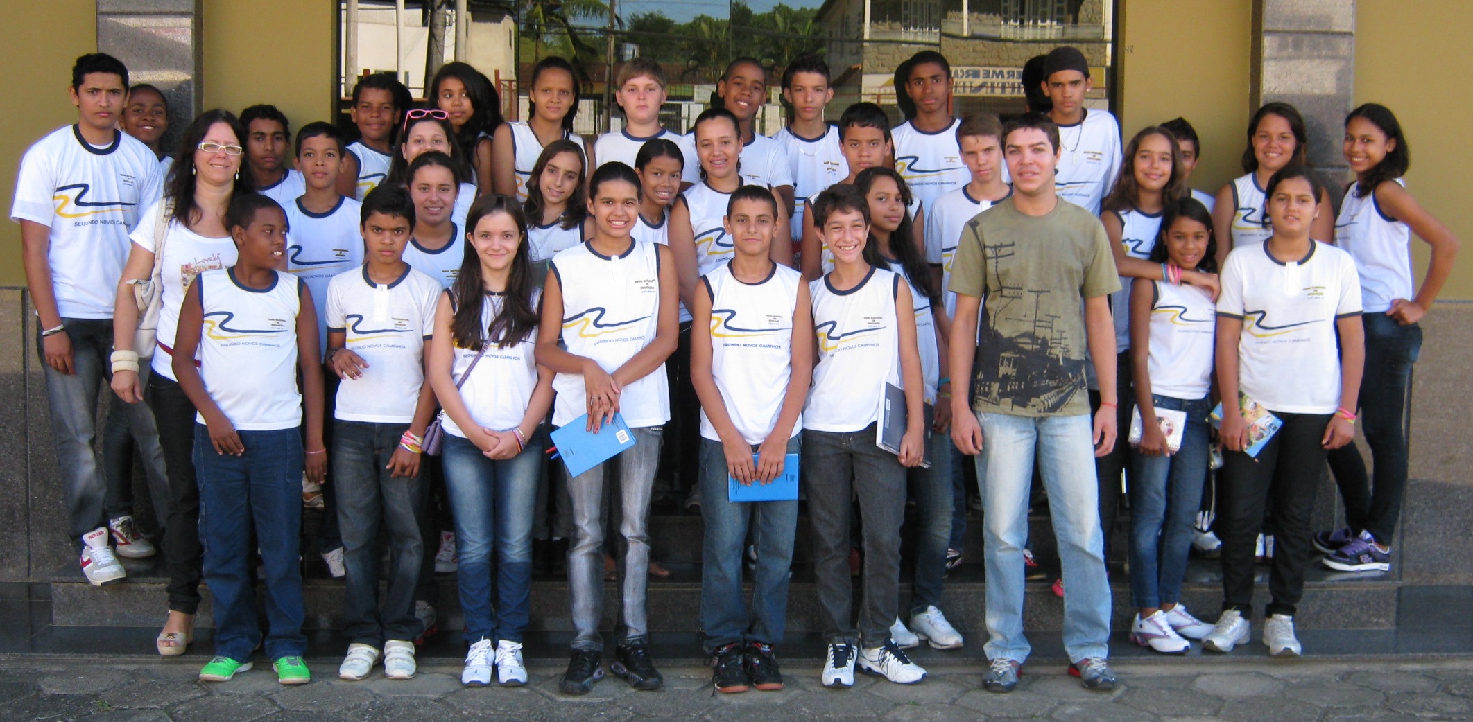 Escola Guilherme Baptista visita sede do Meridiano